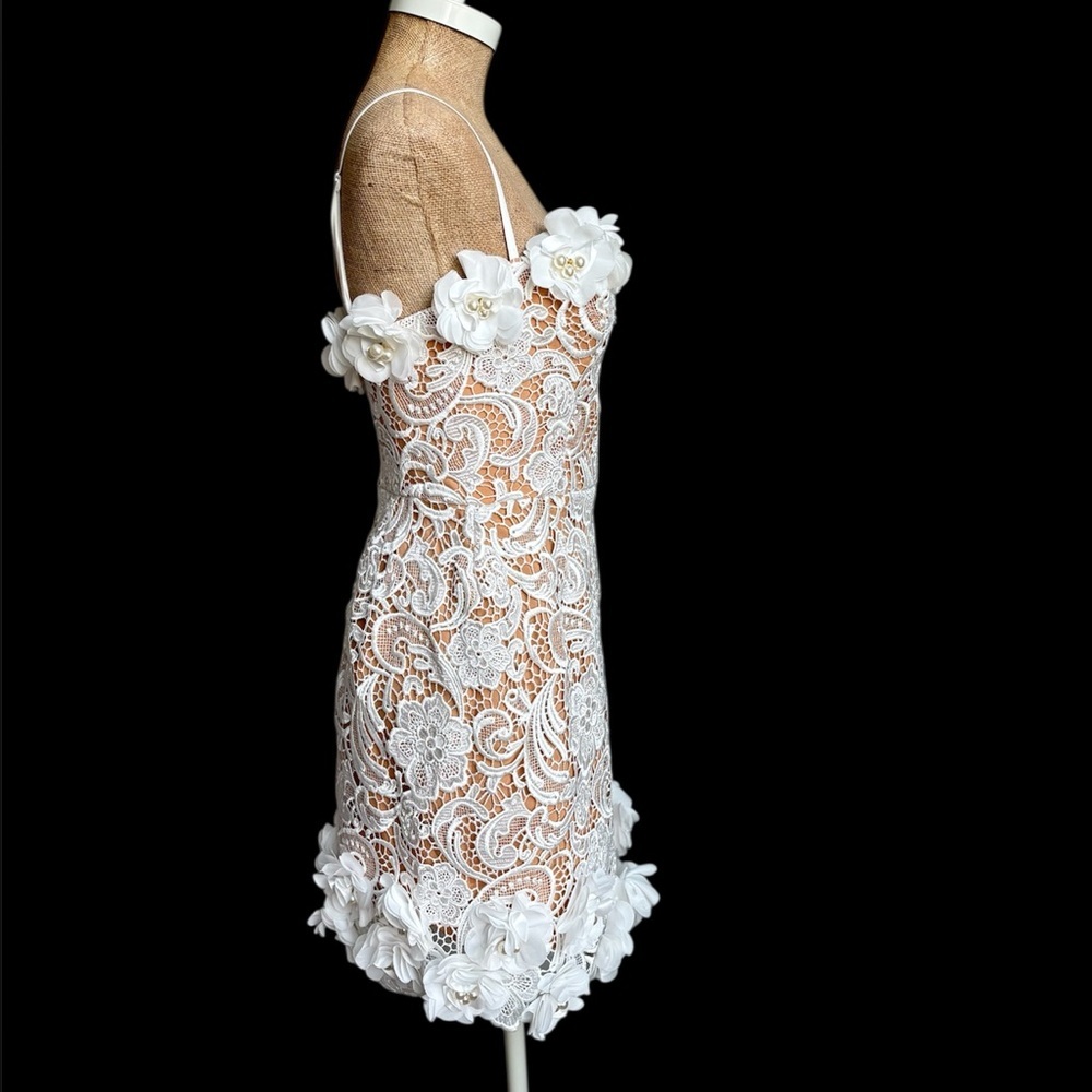 HELSI Women's White Quinn Lace Mini Dress Size SMALL - Picture 4 of 15